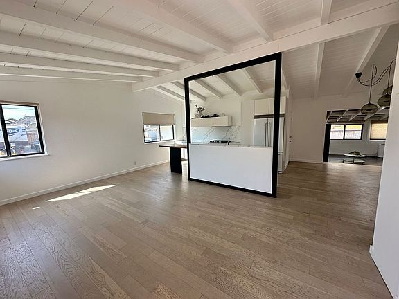 3rd image of 5146 Elmwood Ave