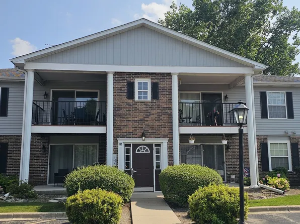 893 Golf Course Rd Unit 8, Crystal Lake, IL 60014