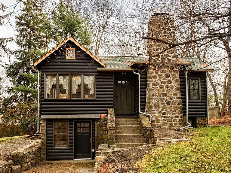 11 Locust Dr — Photo 1