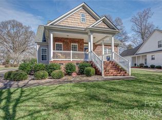 1018 Garibaldi Ridge Ct, Belmont, NC 28012