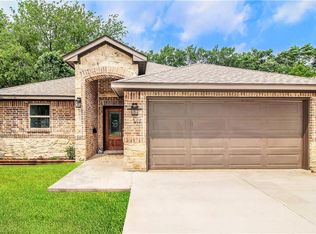 1820 Dillard St, Fort Worth, TX 76105