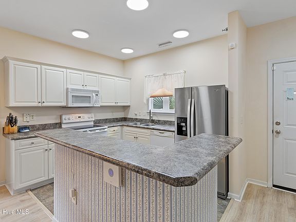3rd image of 4132 Vanessa Drive Unit 15