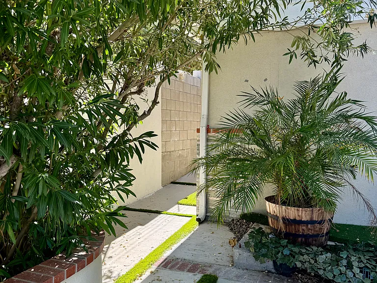 22976 Crespi St #ADU — Photo 7
