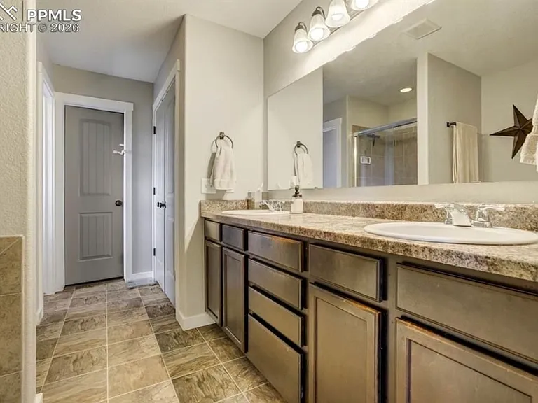 3812 Chia Dr — Photo 32