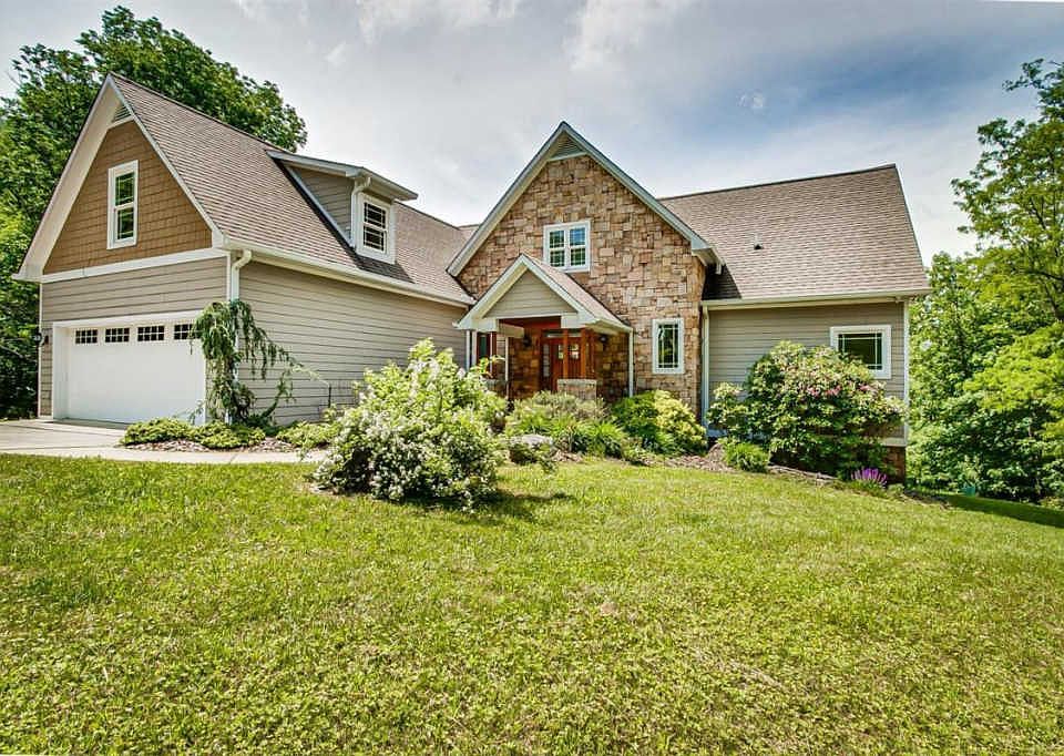 1st image of 136 Windcrest Trl