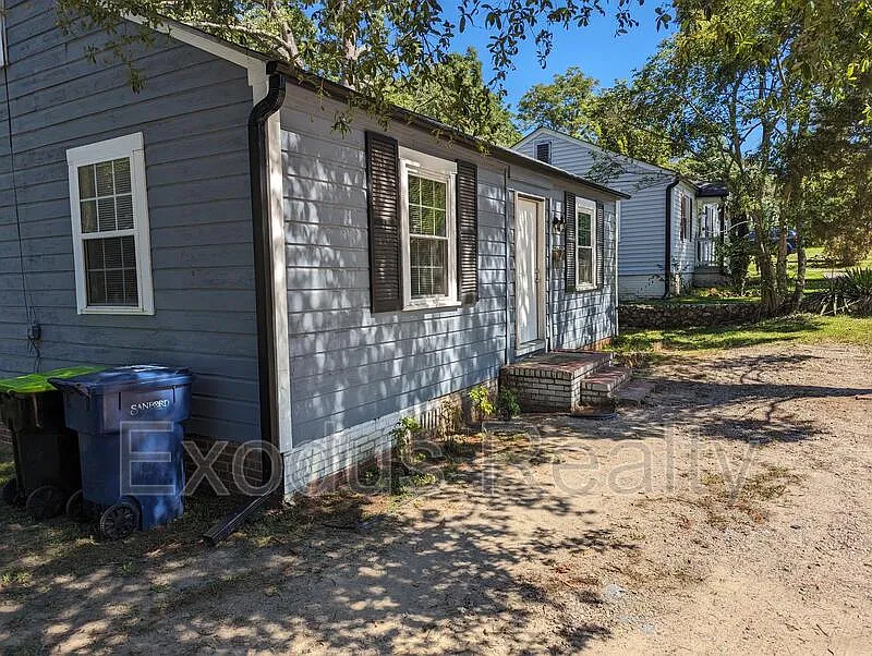 2 bed, 1.0 bath, 800 sqft, $1,100 — Photo 2
