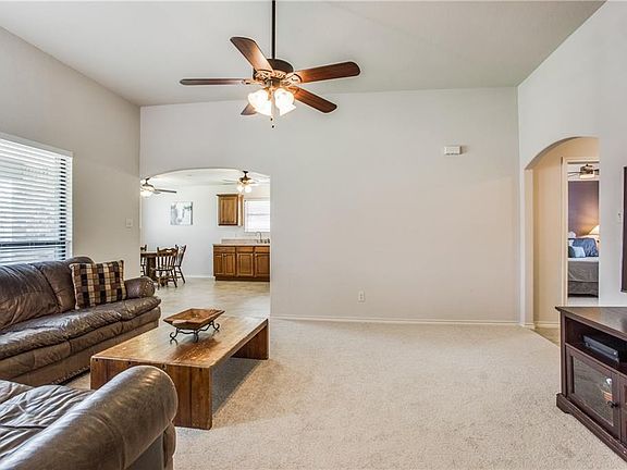 4th image of 933 Westfield Dr