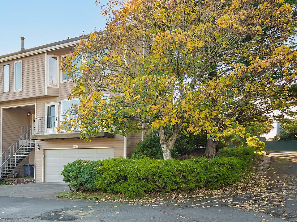 1st image of 4697 NE Windward Pl