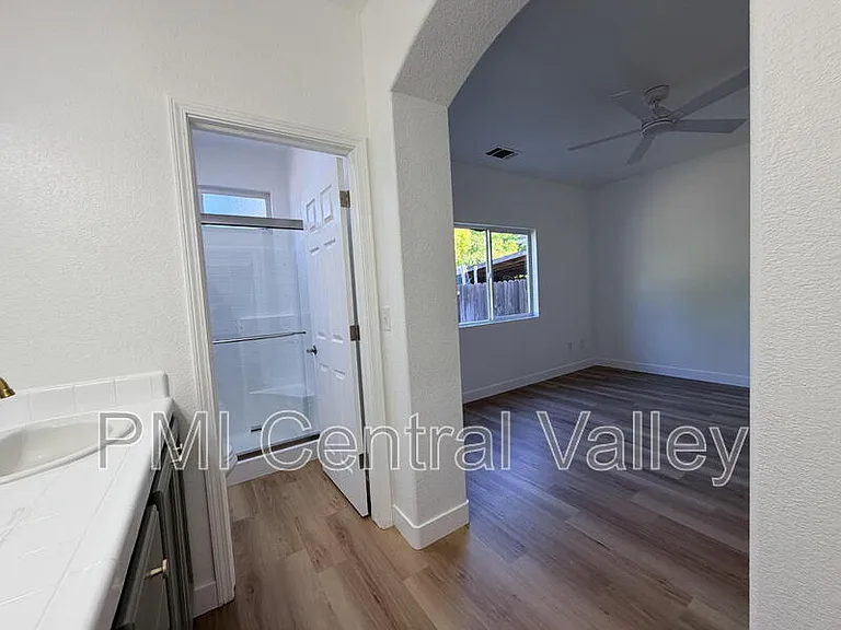 2210 Birchwood Ct — Photo 28
