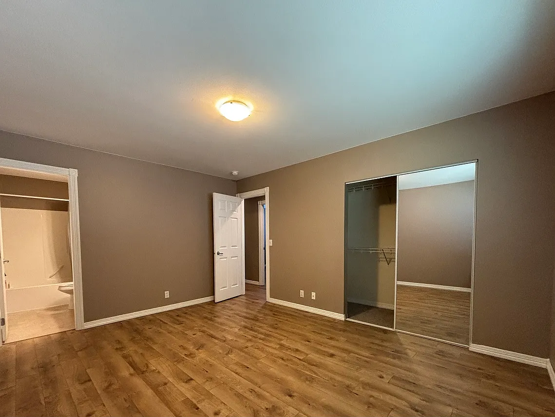 3 bed, 1200 sqft, $2,050 — Photo 2