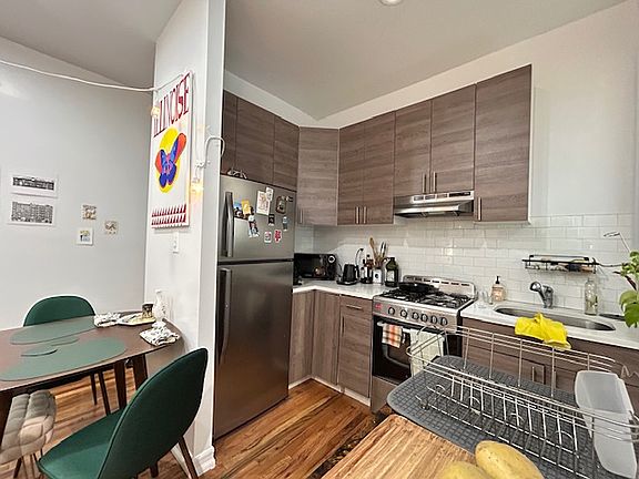 5th image of 250 Hawthorne St #1F
