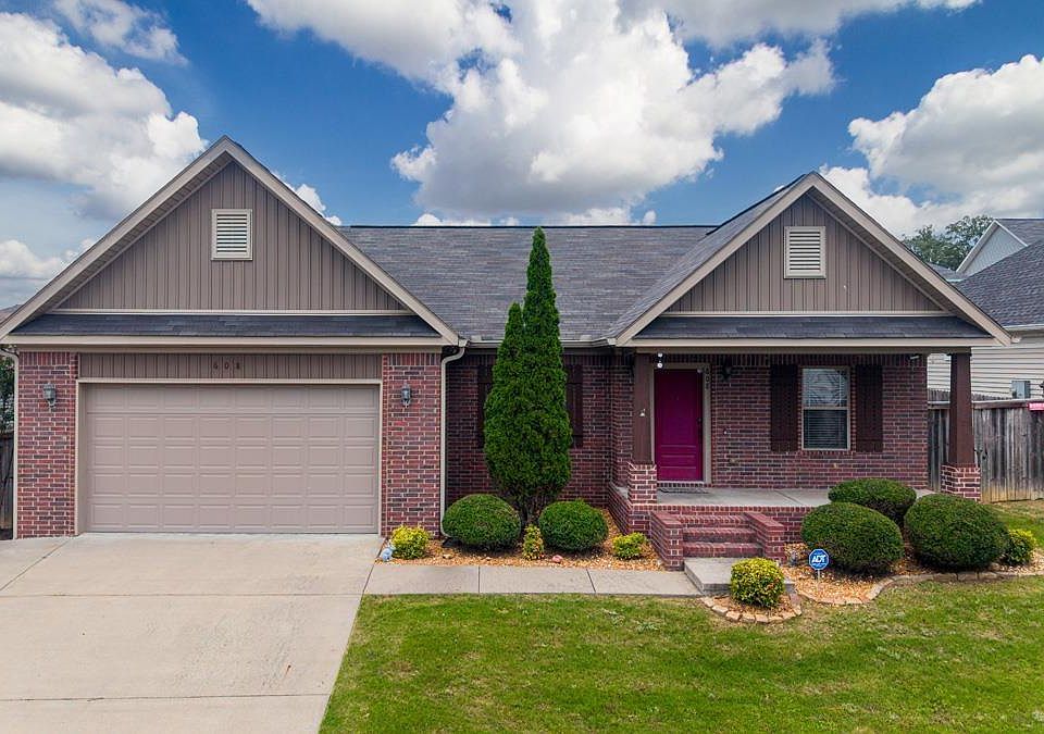 1st image of 608 Surrey Ln