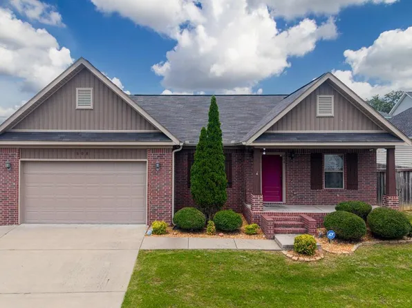 608 Surrey Ln, Benton, AR 72015