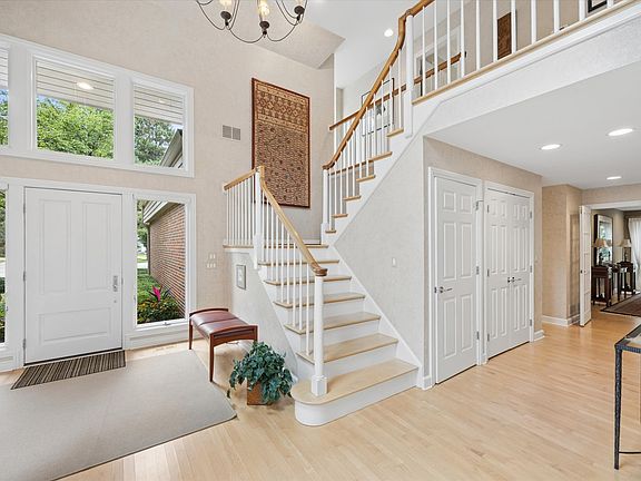 3rd image of 1208 Fox Trail Ct