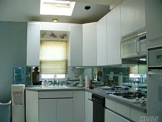 2nd image of 122 Stewart St