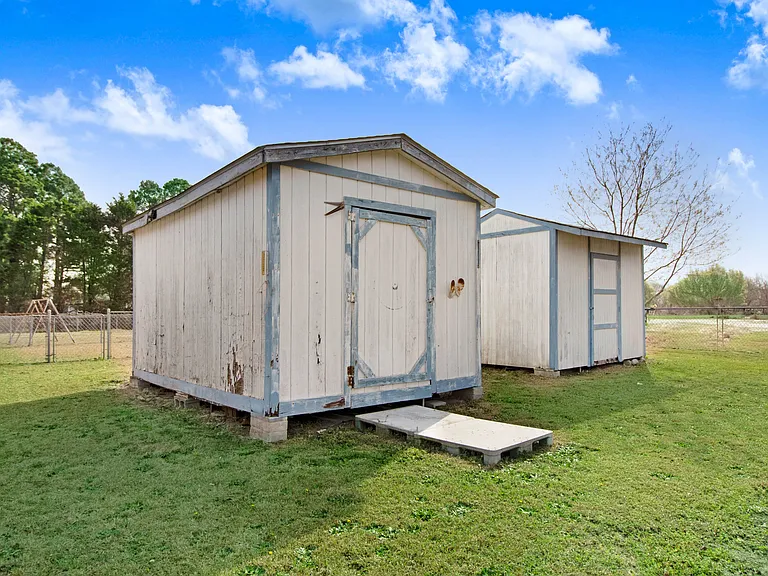 303 Wanda Dr — Photo 6