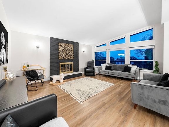 3rd image of 2131 Fraserview Dr