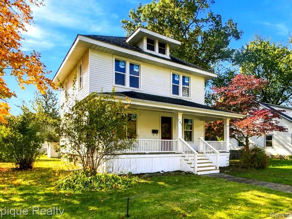 703 Smith St, Algonac, MI 48001