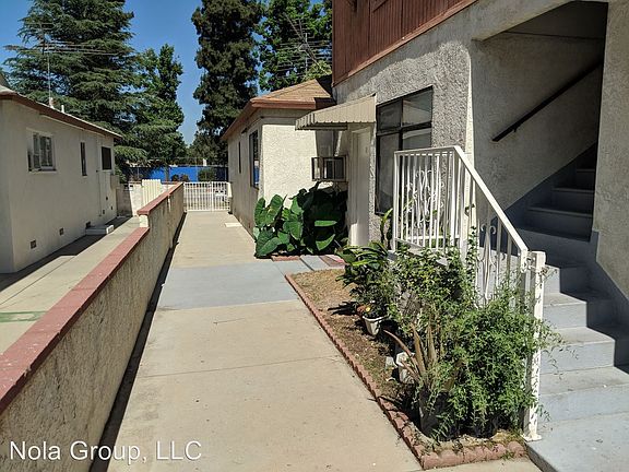 3rd image of 6506 Balboa Blvd APT B