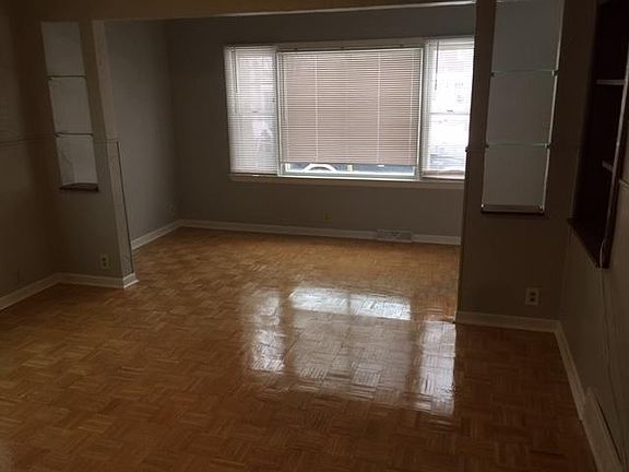 4th image of 2211 E Holt Ave #A