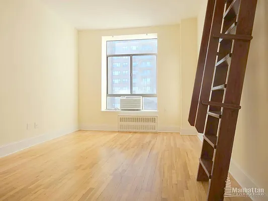 Rented by Manhattan Connection | media 6