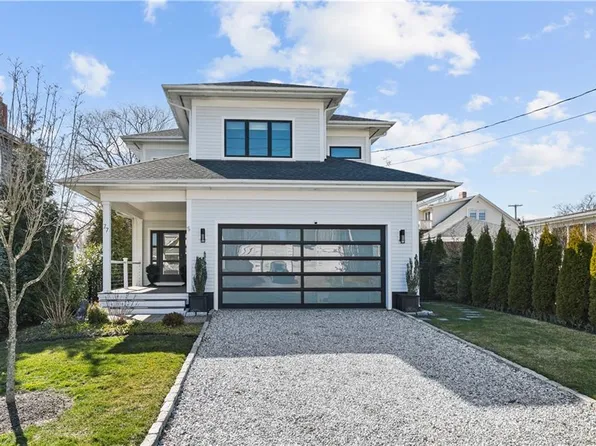 77 Eustis Ave, Newport, RI 02840