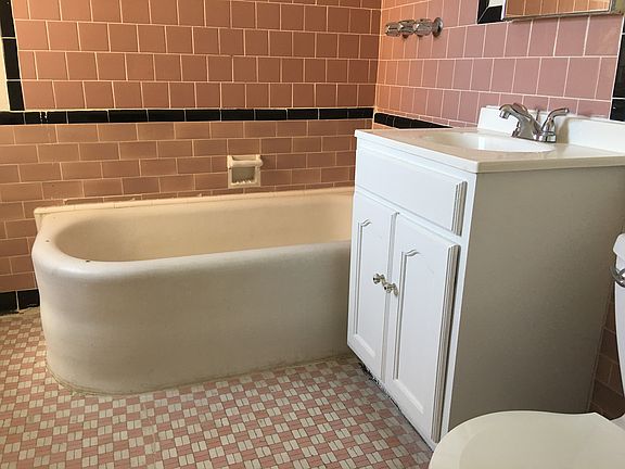 3rd image of 359 S Cochran Ave #28-204