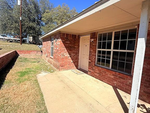 2nd image of 813 E Avenue I APT B