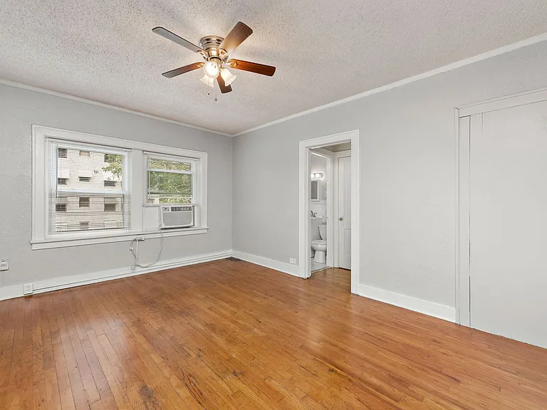 901 E Linwood Blvd — Photo 34