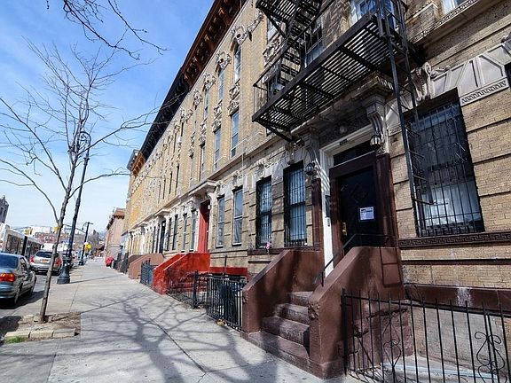 5th image of 423 Rogers Ave #B33