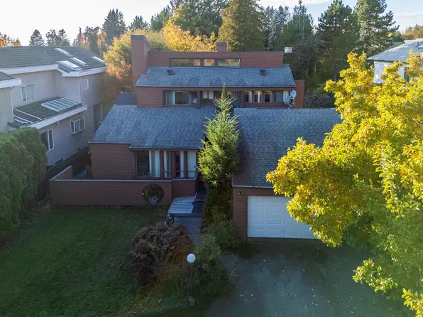 6587 Cartier St, Vancouver, BC V6P 4S1
