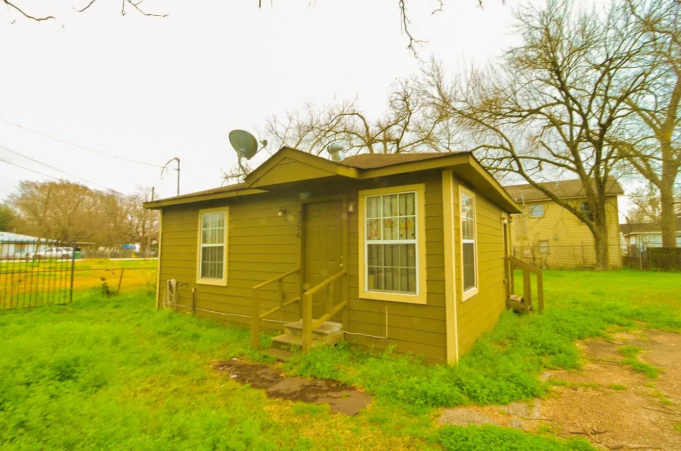 1 bed, 1.0 bath, 480 sqft, $1,049 — Photo 1
