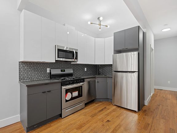 4th image of 416 E 136th St