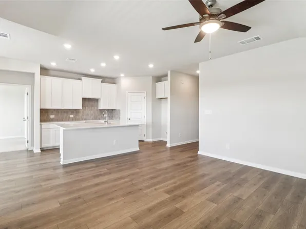 5220 Redbud Valley Dr, Pearland, TX 77584