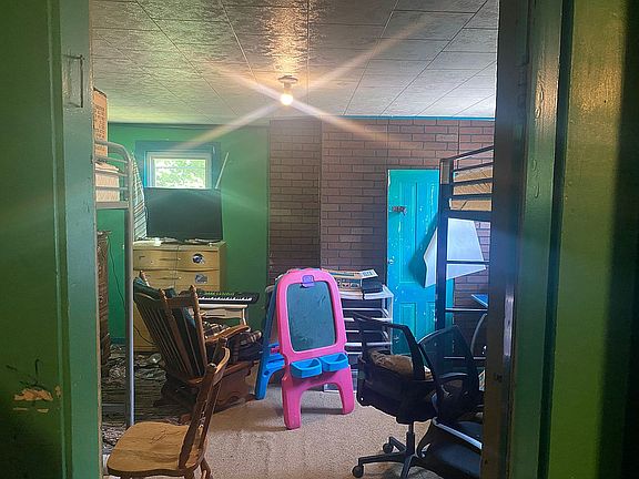 4th image of 75 Elm St