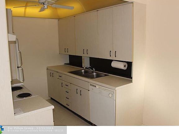 3rd image of 3106 Newport Cres #U