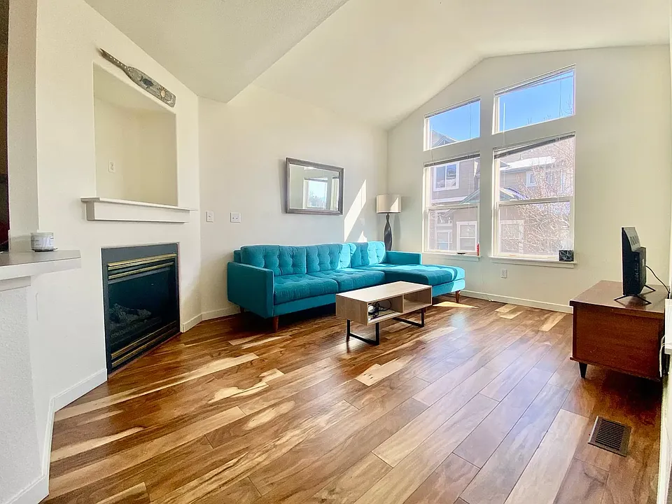 111 Rowena Pl #1