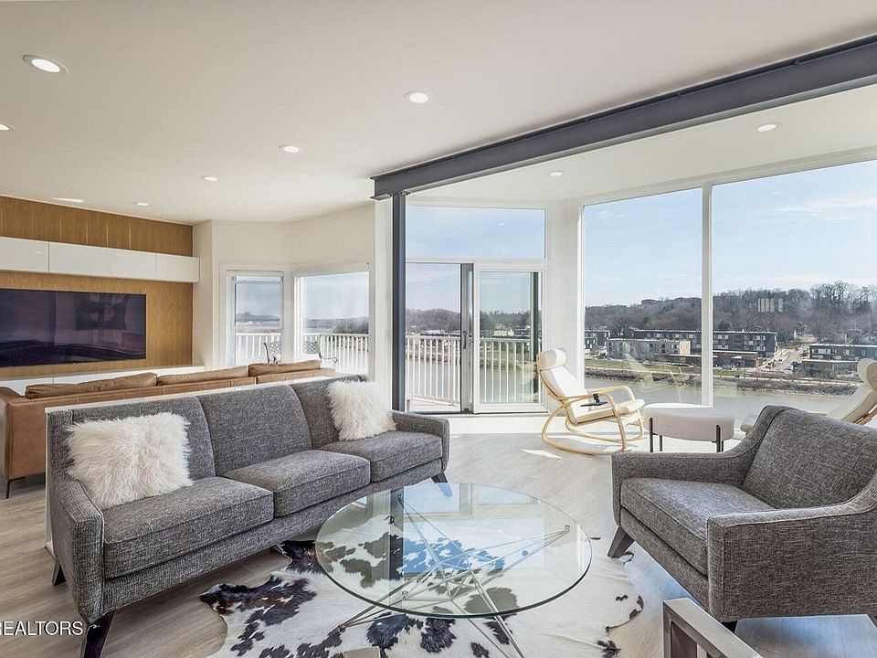 1st image of 556 Riverfront Way