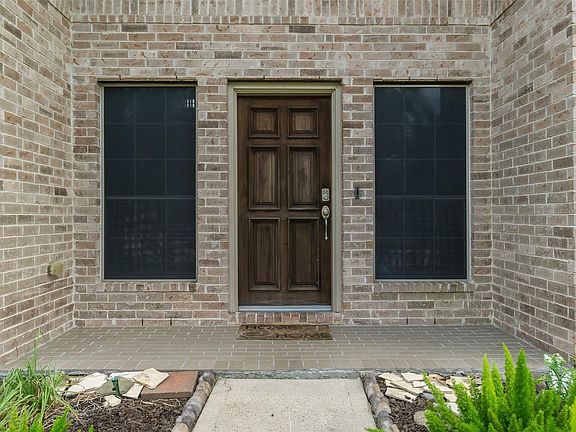 3rd image of 1067 Gladstone Dr