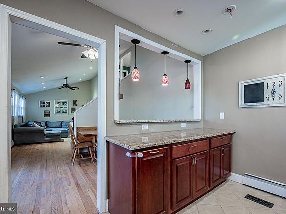 4th image of 2014 Wildwood Dr