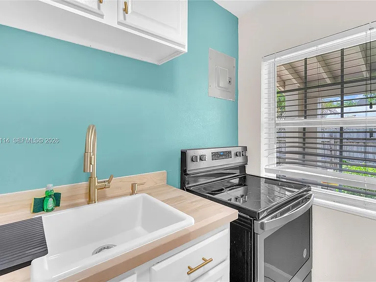 261 SW 15th St #3 — Photo 11