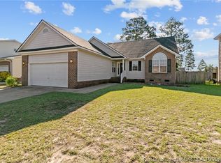 619 Fairbluff Dr, Hope Mills, NC 28348