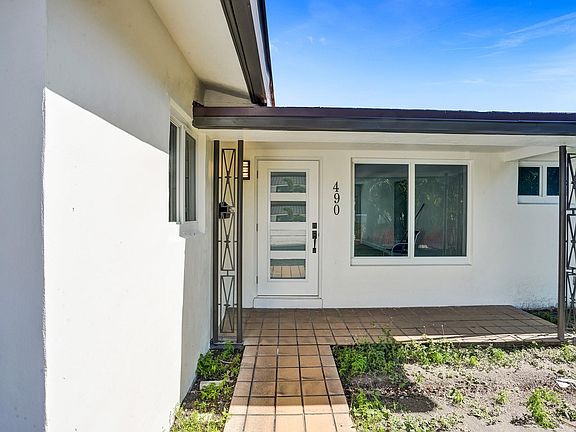 3rd image of 490 SE 15th Avenue