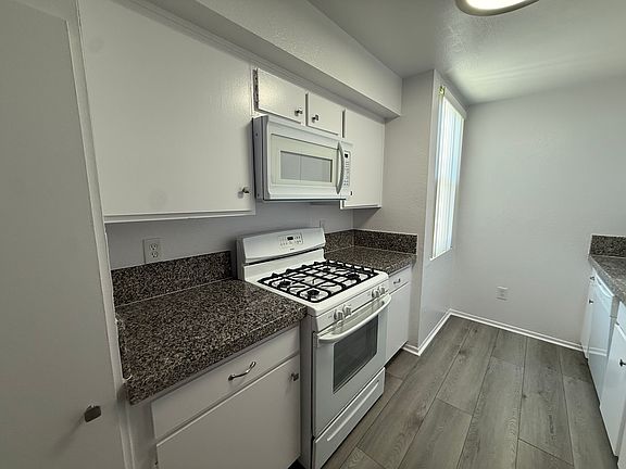 5th image of 12540 Chandler Blvd #118