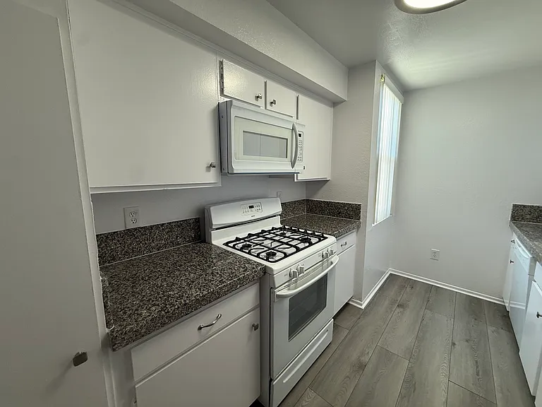 12540 Chandler Blvd #118 — Photo 5