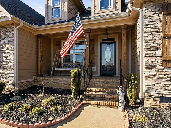 4th image of 100 Clearridge Way