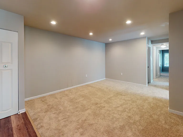 Seneca Place — Photo 127