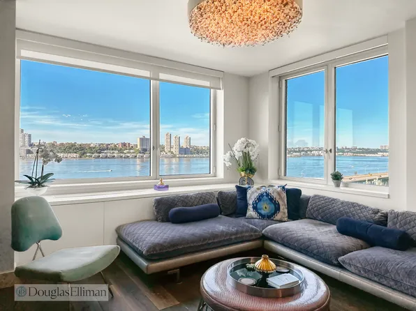 100 Riverside Boulevard image 1 of 22