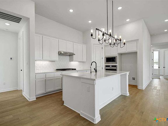 5th image of 220 Country Cat Ln
