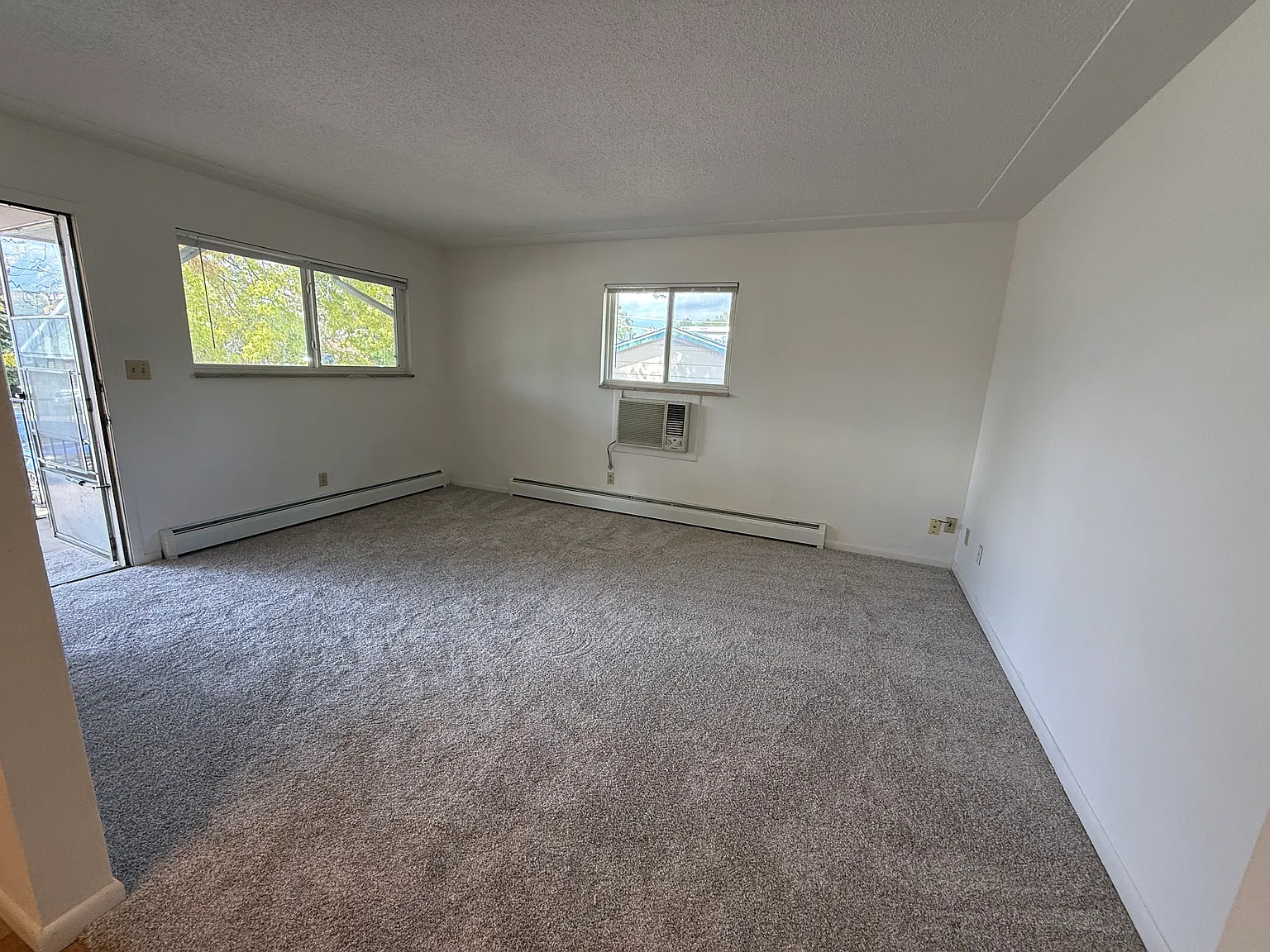 1 bed, 743 sqft, $1,200 — Photo 3